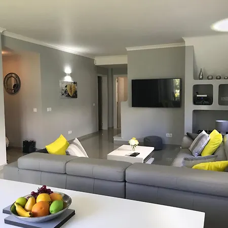 4 Bedroom With Heated Pool Close To Old Village *
