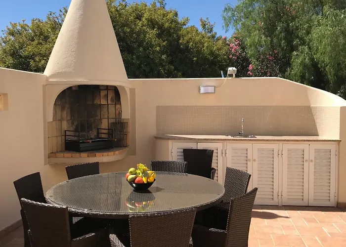 4 Bedroom With Heated Pool Close To Old Village Vilamoura