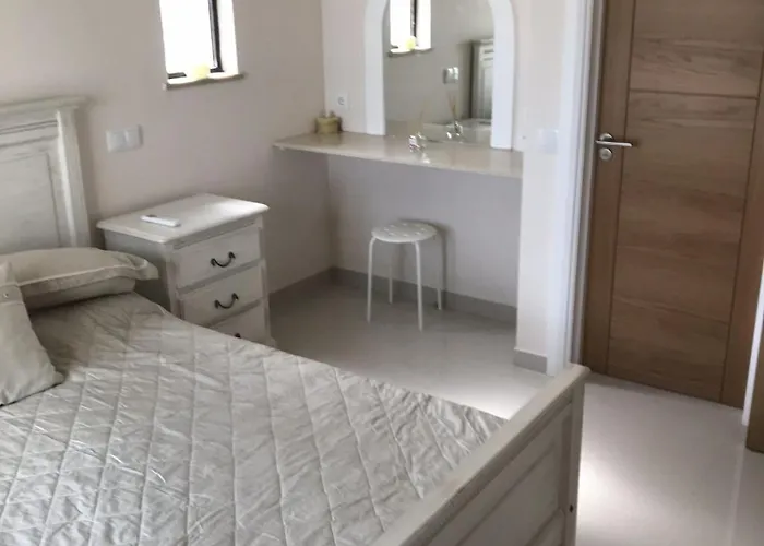 Villa 4 Bedroom With Heated Pool Close To Old Village