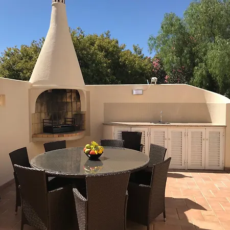4 Bedroom With Heated Pool Close To Old Village Vilamoura