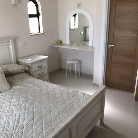 Vila 4 Bedroom With Heated Pool Close To Old Village