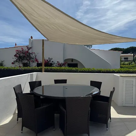 4 Bedroom With Heated Pool Close To Old Village *