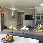 4 Bedroom With Heated Pool Close To Old Village *