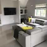4 Bedroom With Heated Pool Close To Old Village