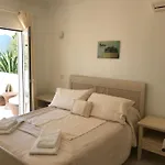4 Bedroom With Heated Pool Close To Old Village *